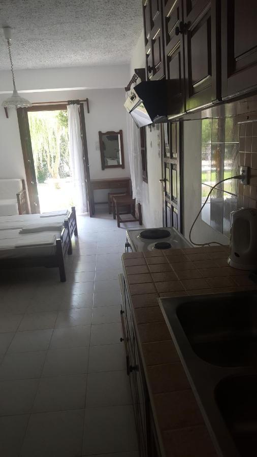 Amalia Apartments Koukounaries ภายนอก รูปภาพ